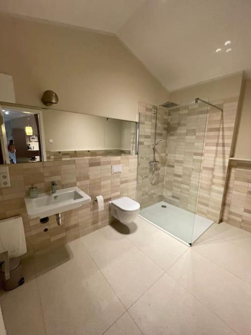 Grosse Wohnung Mit Loggia テンプリーン エクステリア 写真